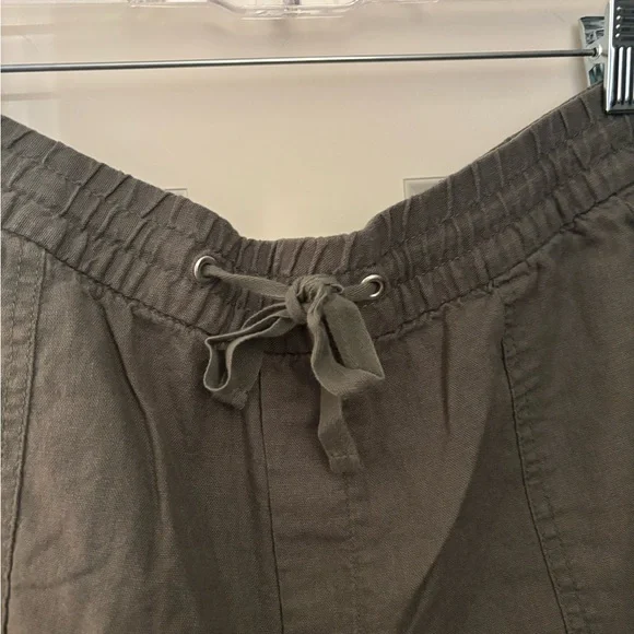 GAP Linen Blend Drawcord Waist Shorts in Dark Olive Green, Size L - Picture 3 of 10